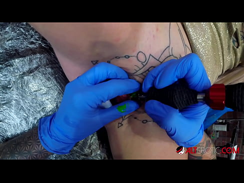 ❤️ E dashura jashtëzakonisht e bërë me tatuazhe, Sully Savage, bëri një tatuazh në klitorisin e saj Porno fb në sq.hentai-id.ru
